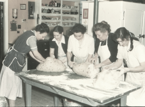 baking-catholic-women-madonna-house