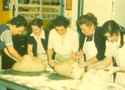 baking-easter-women-madonna-house