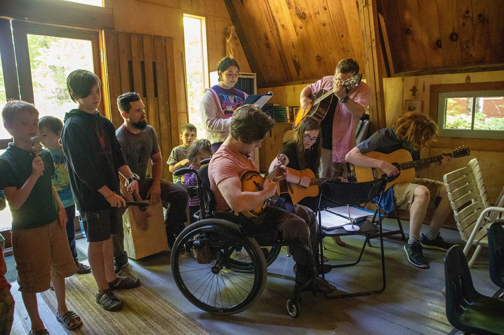 catholic-family-retreat-music-madonna-house