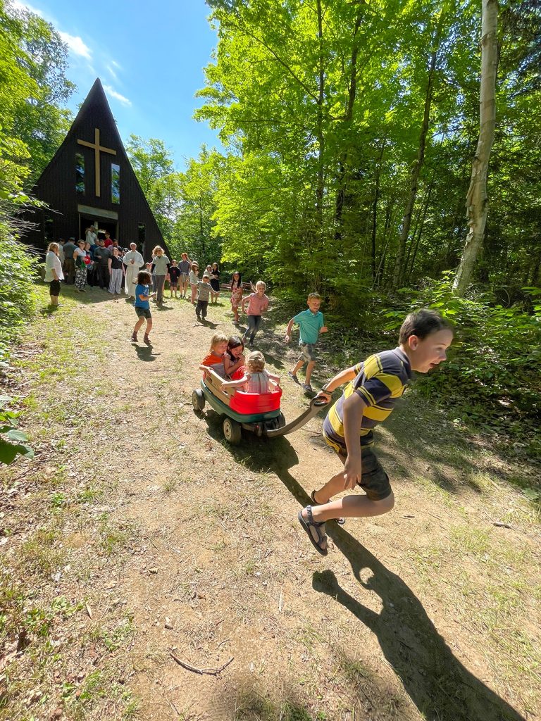 children-playing-retreat-madonna-house